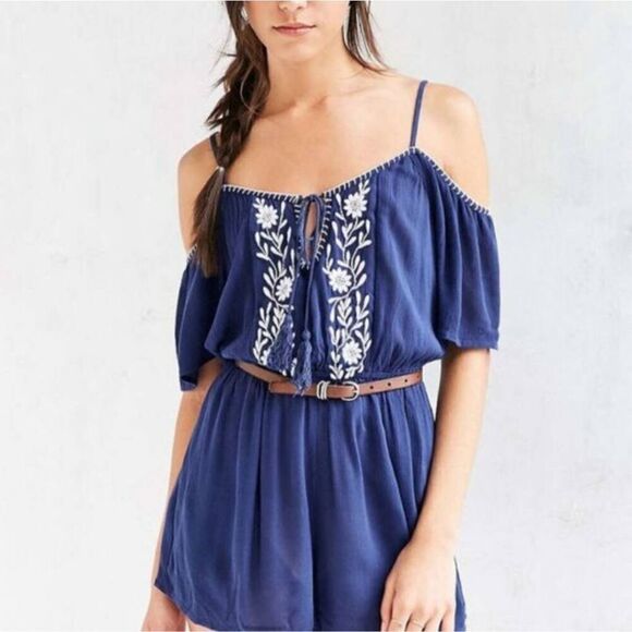 E Hanger M Cold Shoulder Romper - Picture 1 of 8